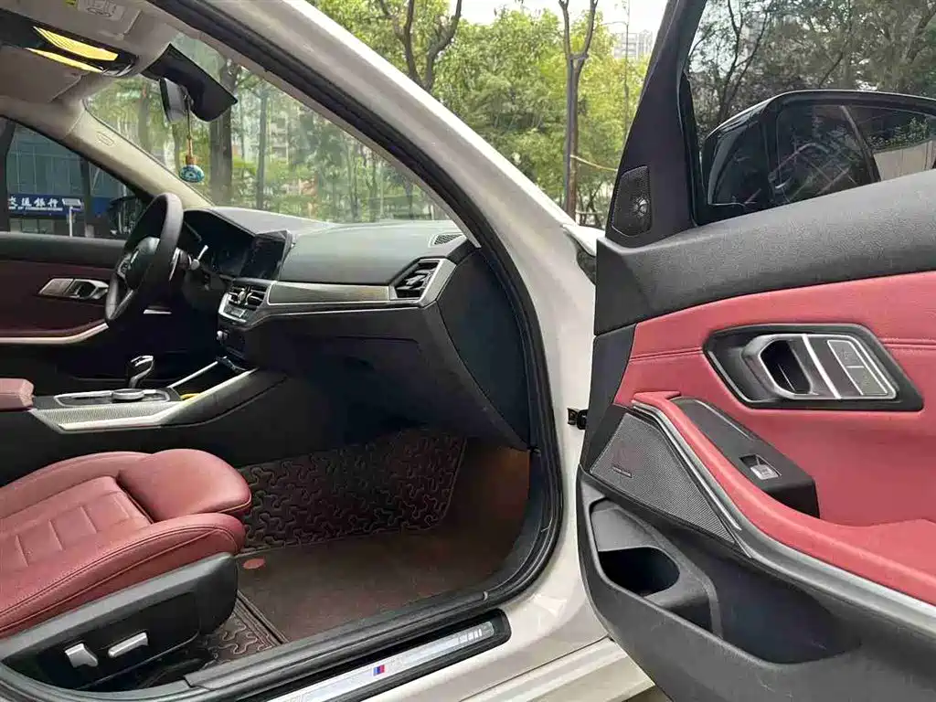 BMW 3 Series 2021 325i M Sport Night Edition фото 8