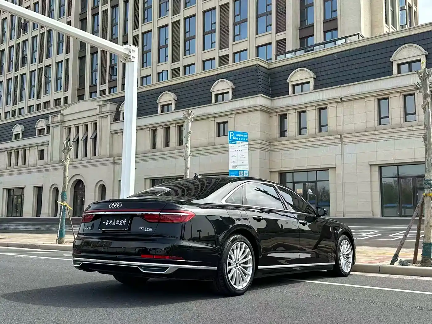 Фото 15 - Audi A8