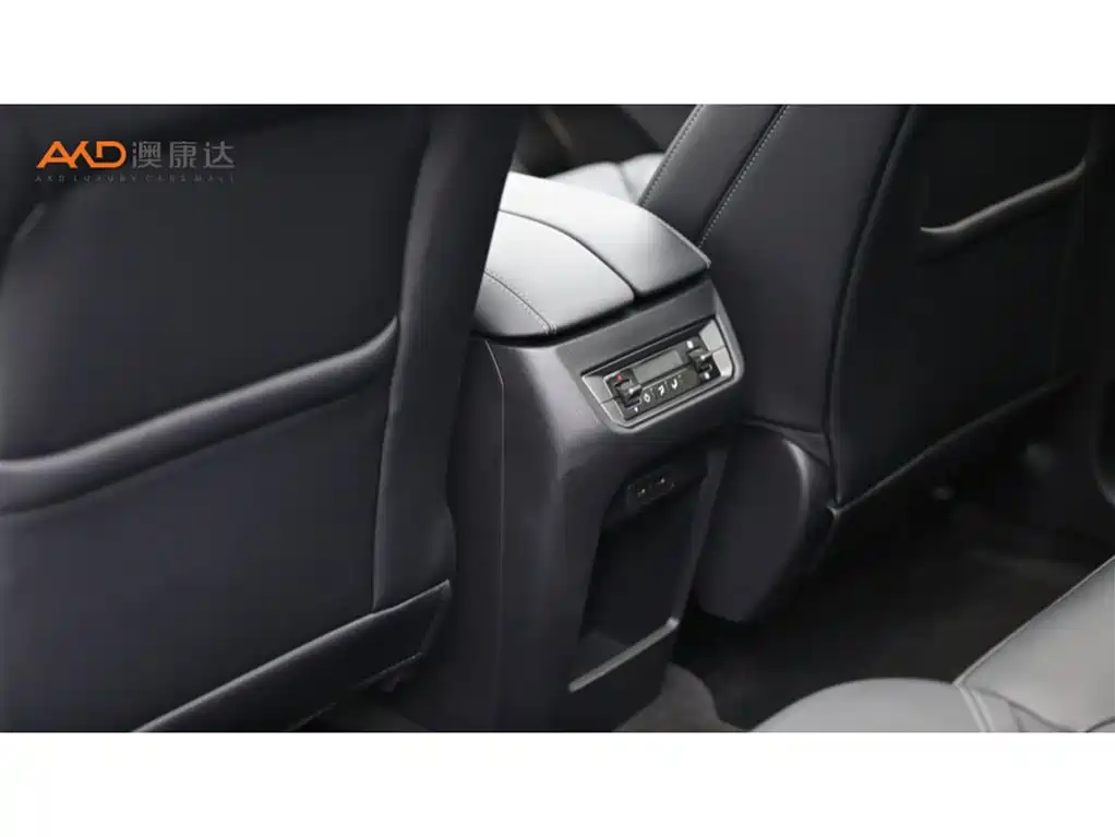 Фото 9 - Ford Explorer