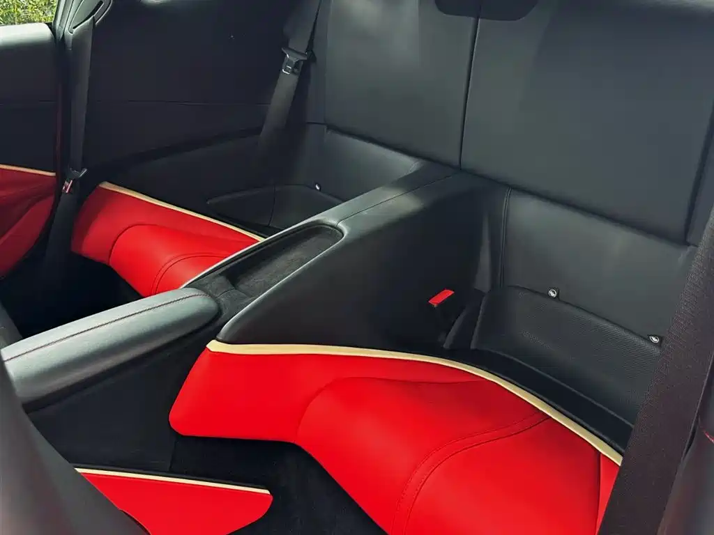 FERRARI ROMA