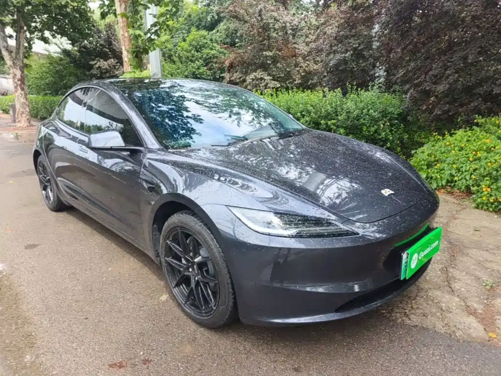 Фото 4 - Tesla Model 3