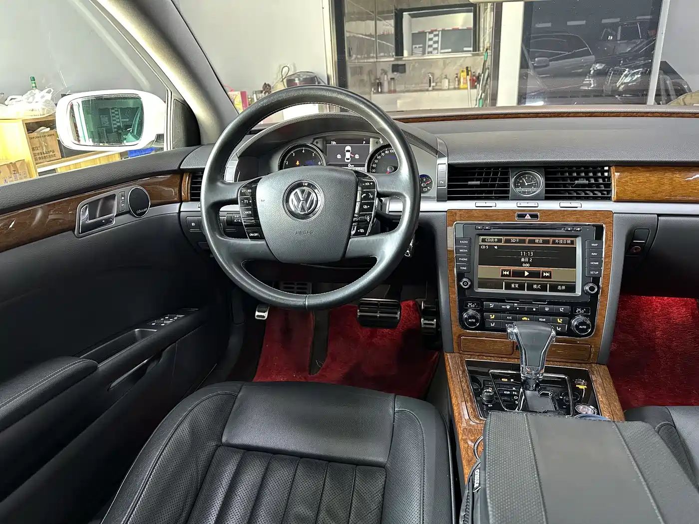 Volkswagen Phaeton 2014 3.0L Business Edition фото 21