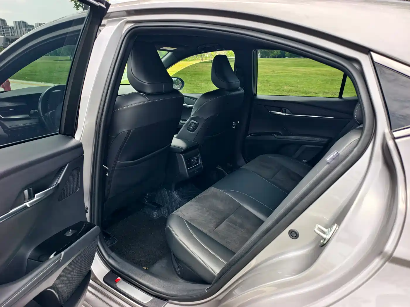 Toyota Camry 2026 Hybrid 2.0HXS Sport Plus Edition фото 6