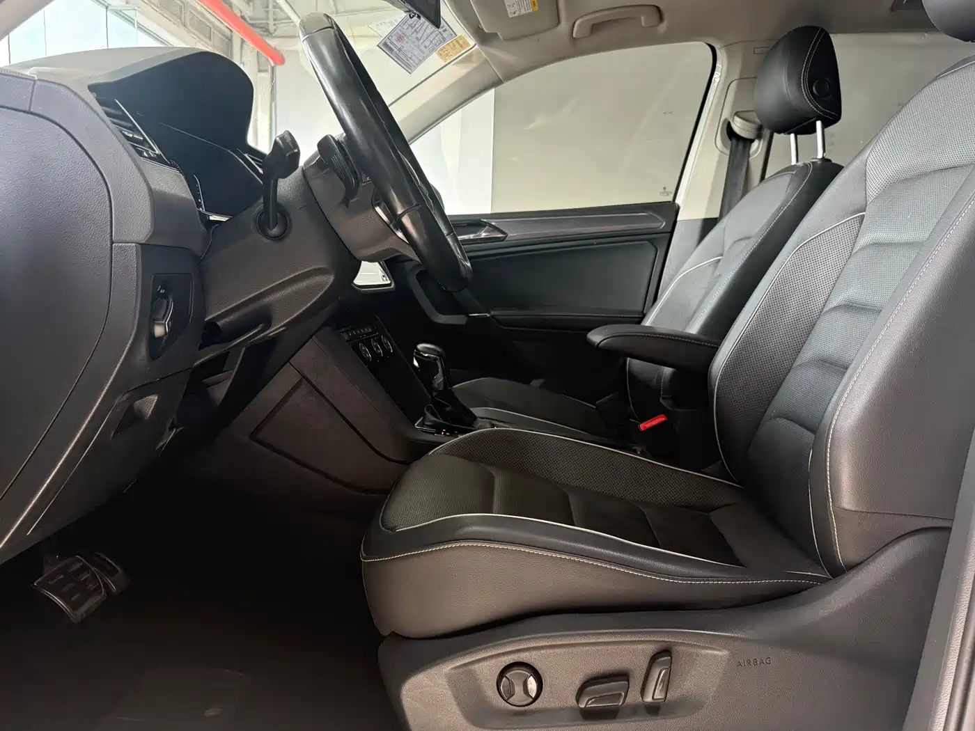 Volkswagen Tiguan L 2021 330TSI Automatic 2WD R-Line Flagship фото 9