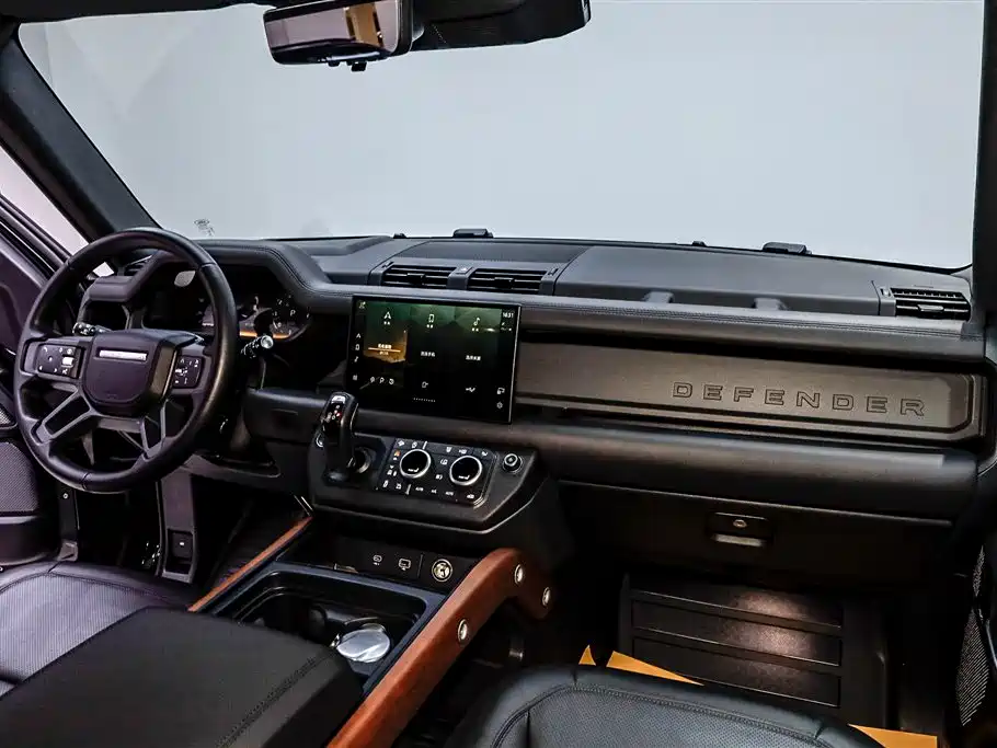 Land Rover Defender 2024 110 3.0T P400 X фото 26
