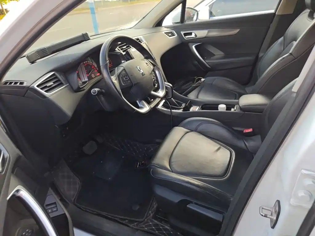 DS 5LS 2015 2014 1.8L Elegance VTi140