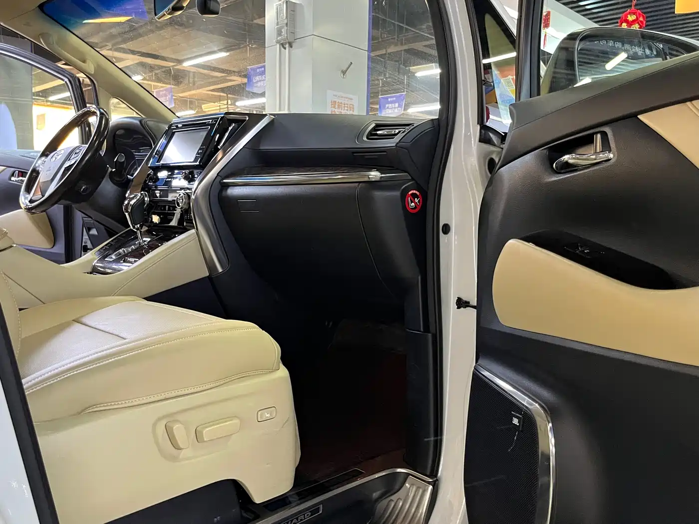Toyota Alphard 2018 Facelift 3.5L Luxury Edition фото 5