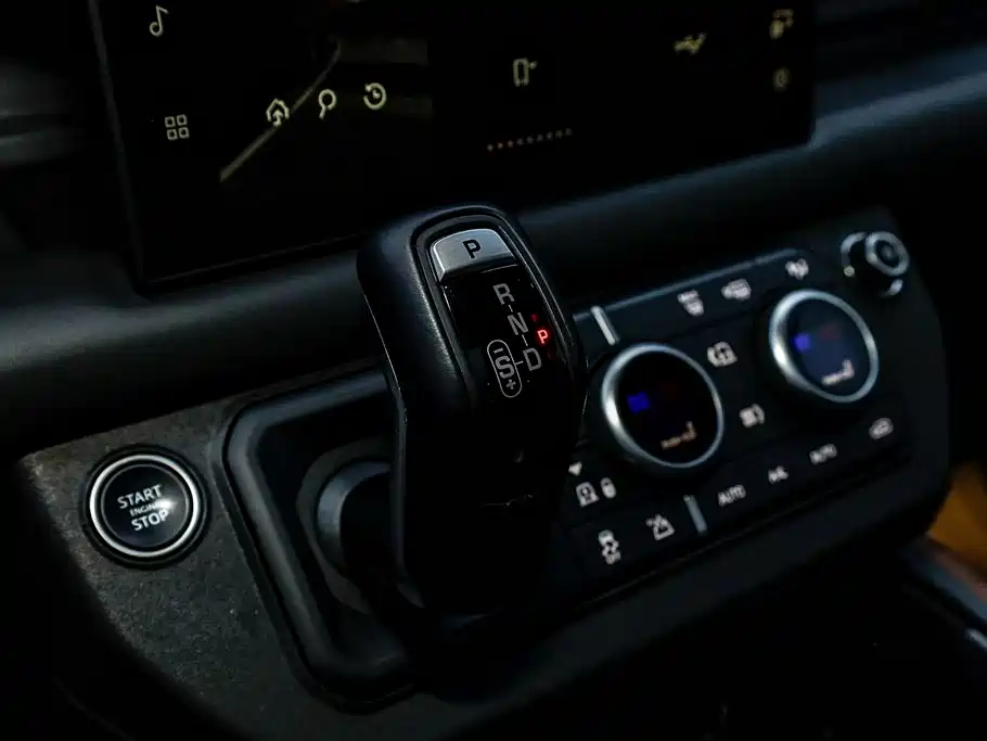 Land Rover Defender 2024 110 3.0T P400 X фото 17