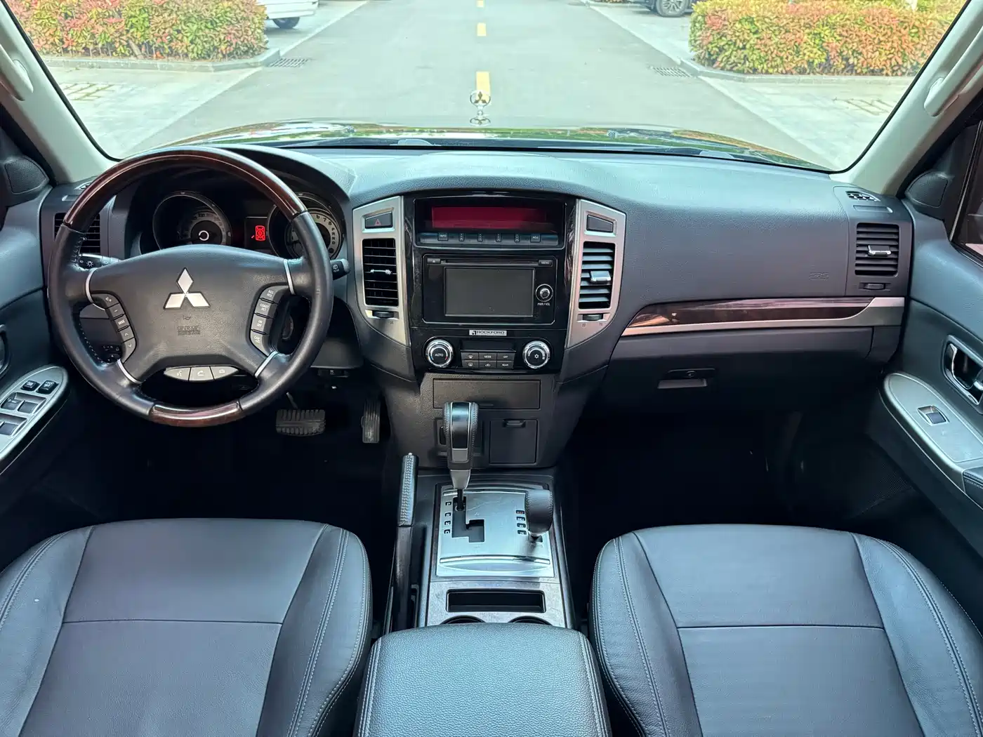 Mitsubishi Pajero (Import) 2018 3.0L Automatic Luxury Edition фото 7