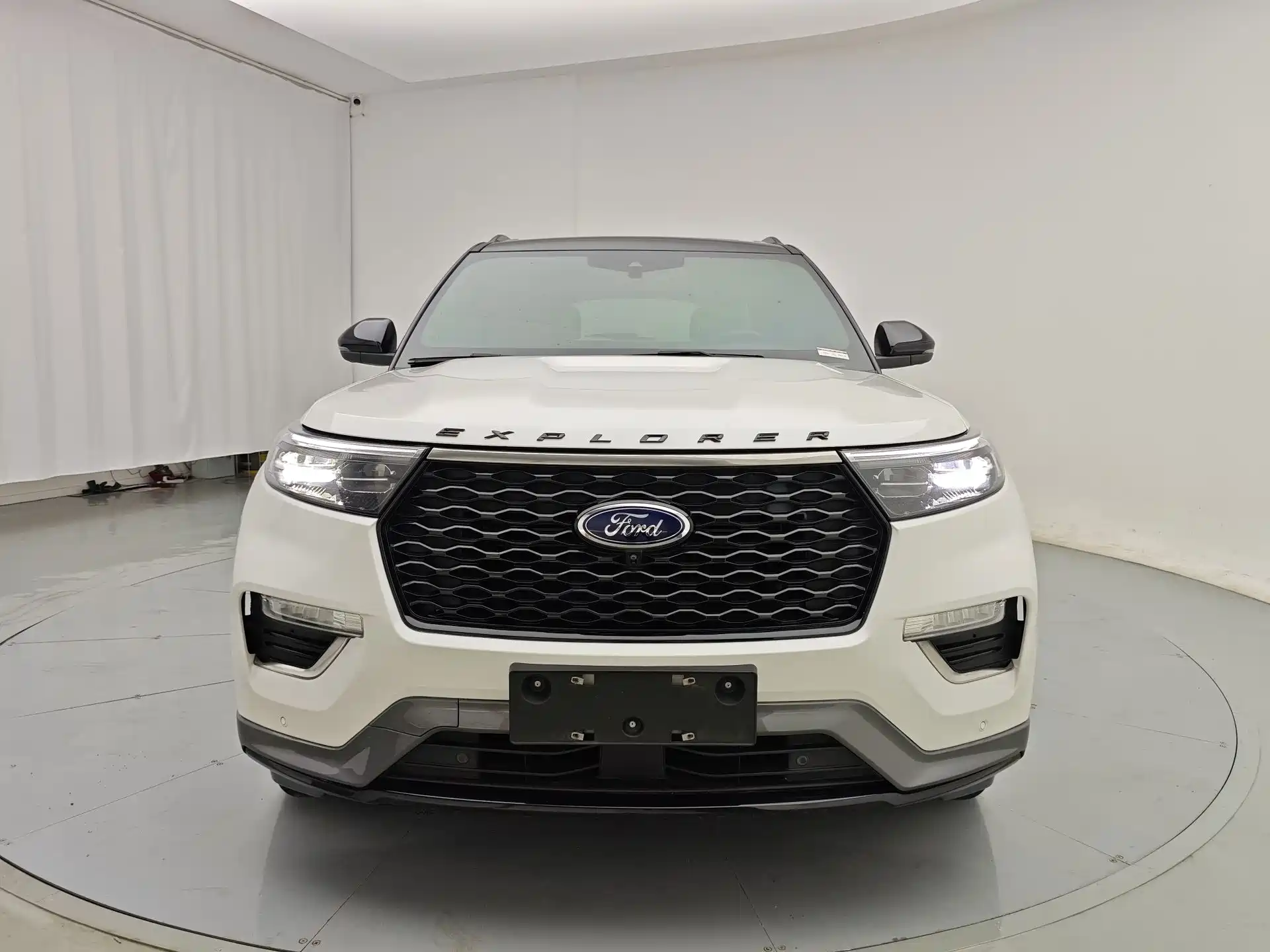 Фото 3 - Ford Explorer