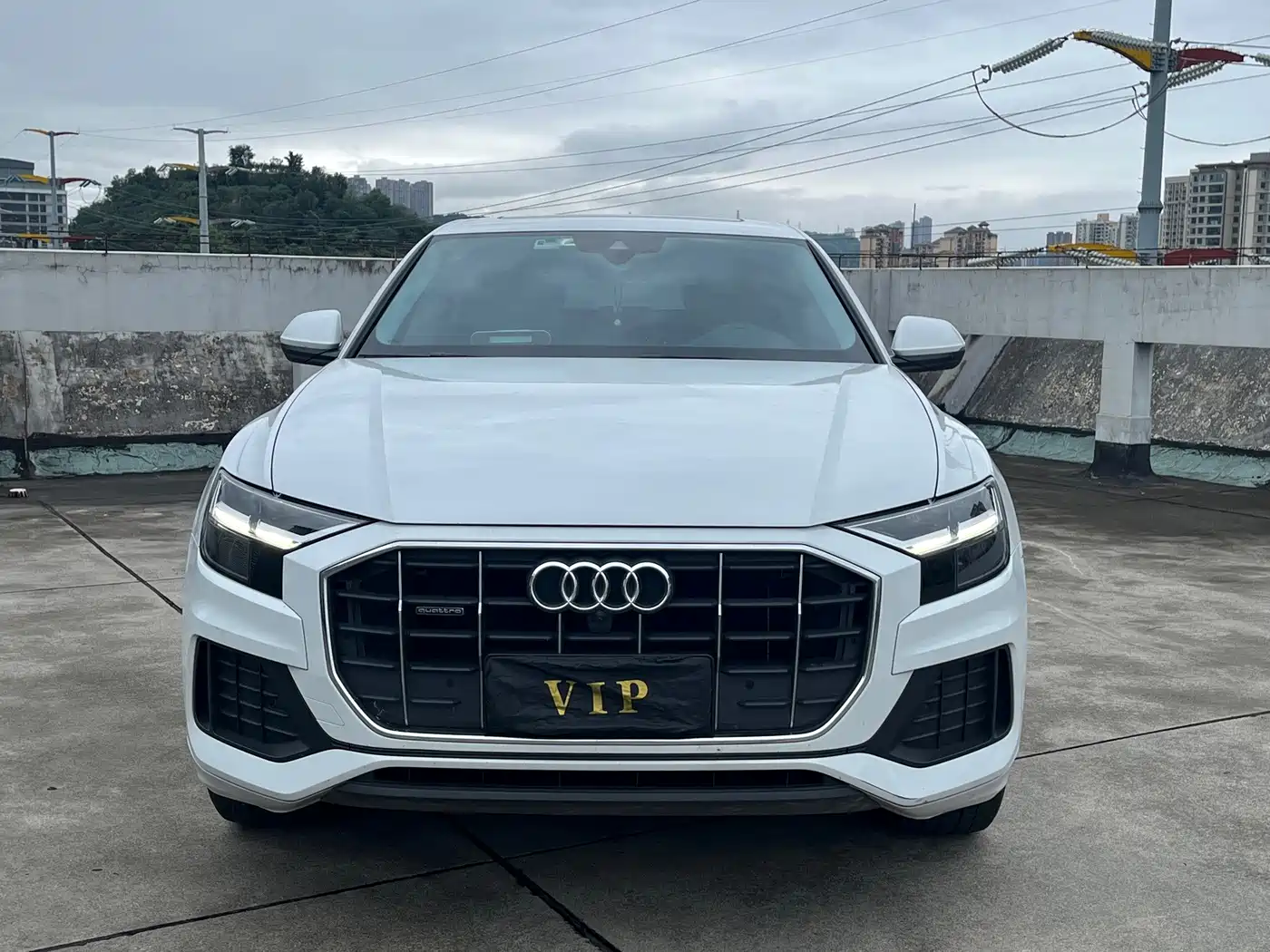 Photo 2 - Audi Q8