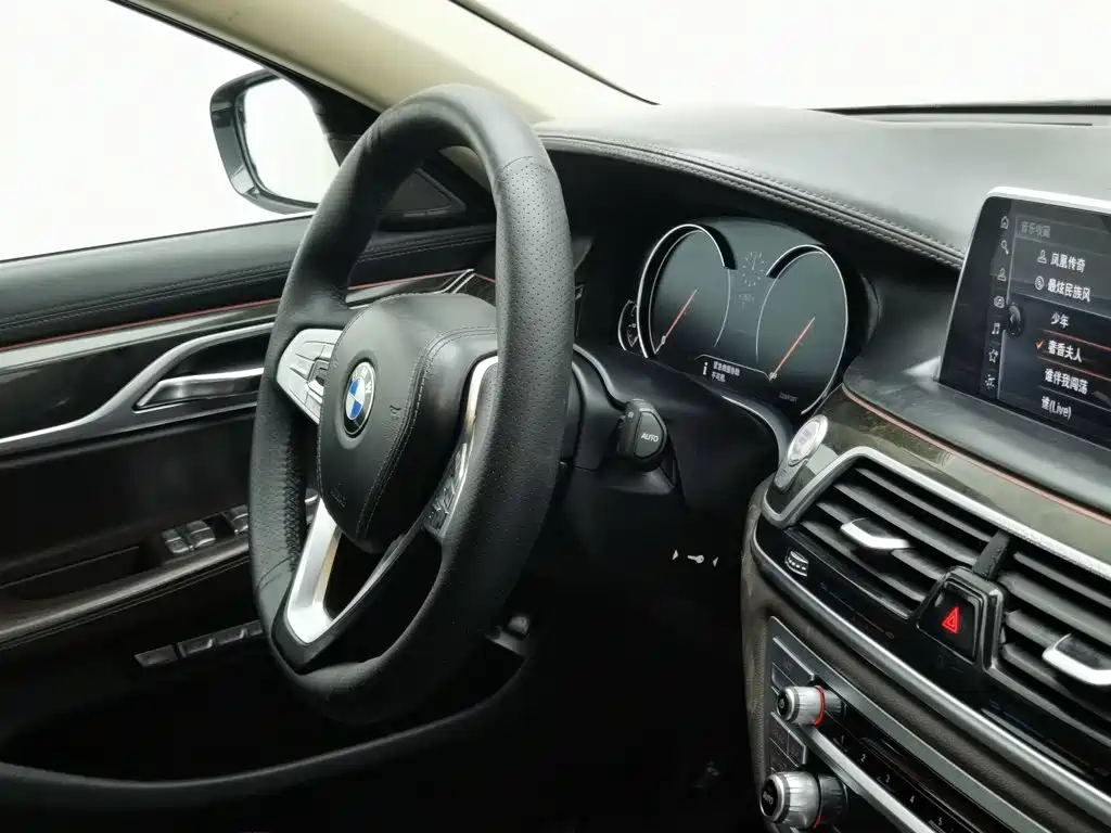 Photo 22 - BMW 7 Series
