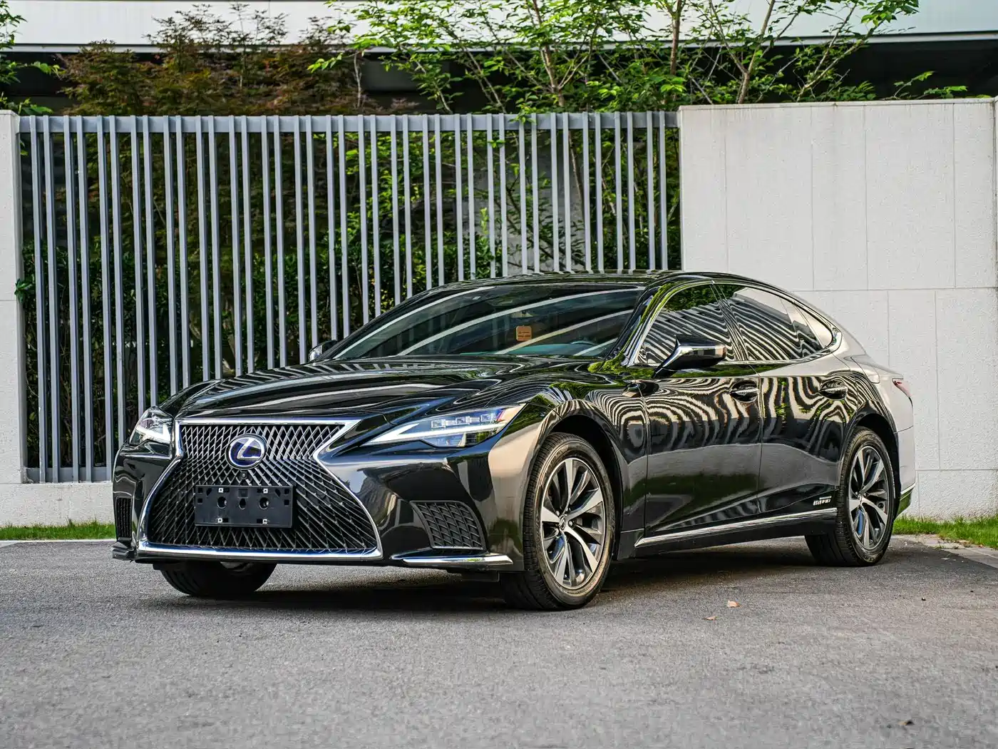 Lexus LS 2021 500h Excellence Edition
