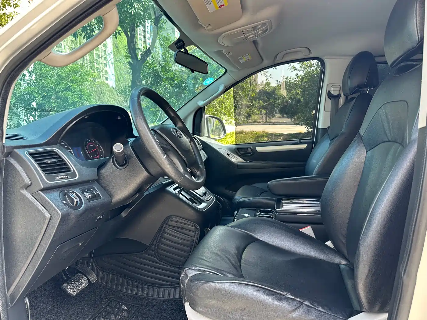 SAIC Maxus Maxus G10 2018 PLUS 2.0T Automatic Executive Edition фото 19