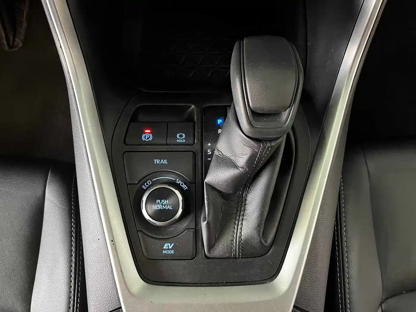 Toyota Wildlander 2021 Hybrid 2.5L E-CVT AWD Luxury Edition фото 10