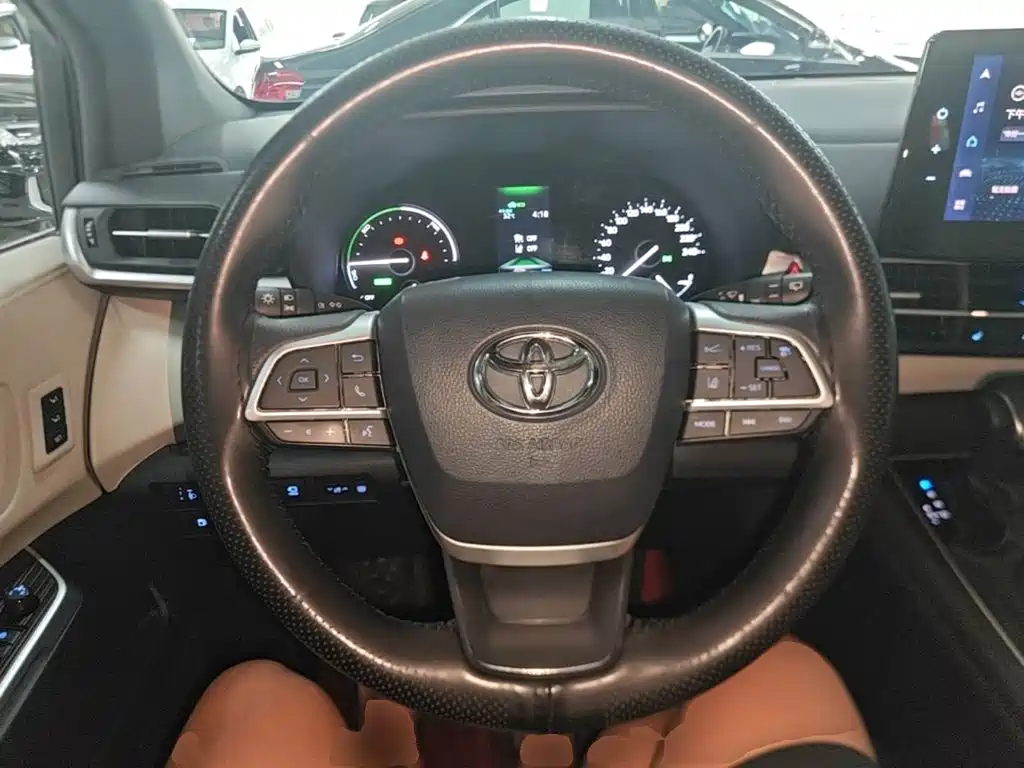 Toyota Granvia 2023 2022 2.5L Hybrid Premium Edition