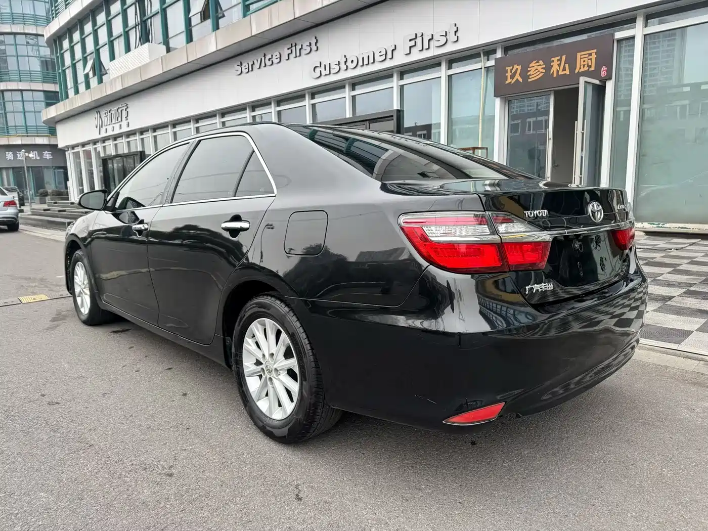 Toyota Camry 2016 2.0E 10th Anniversary Elite Edition фото 5