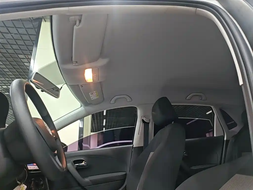 Volkswagen Polo 2016 1.4L Automatic Trend фото 18