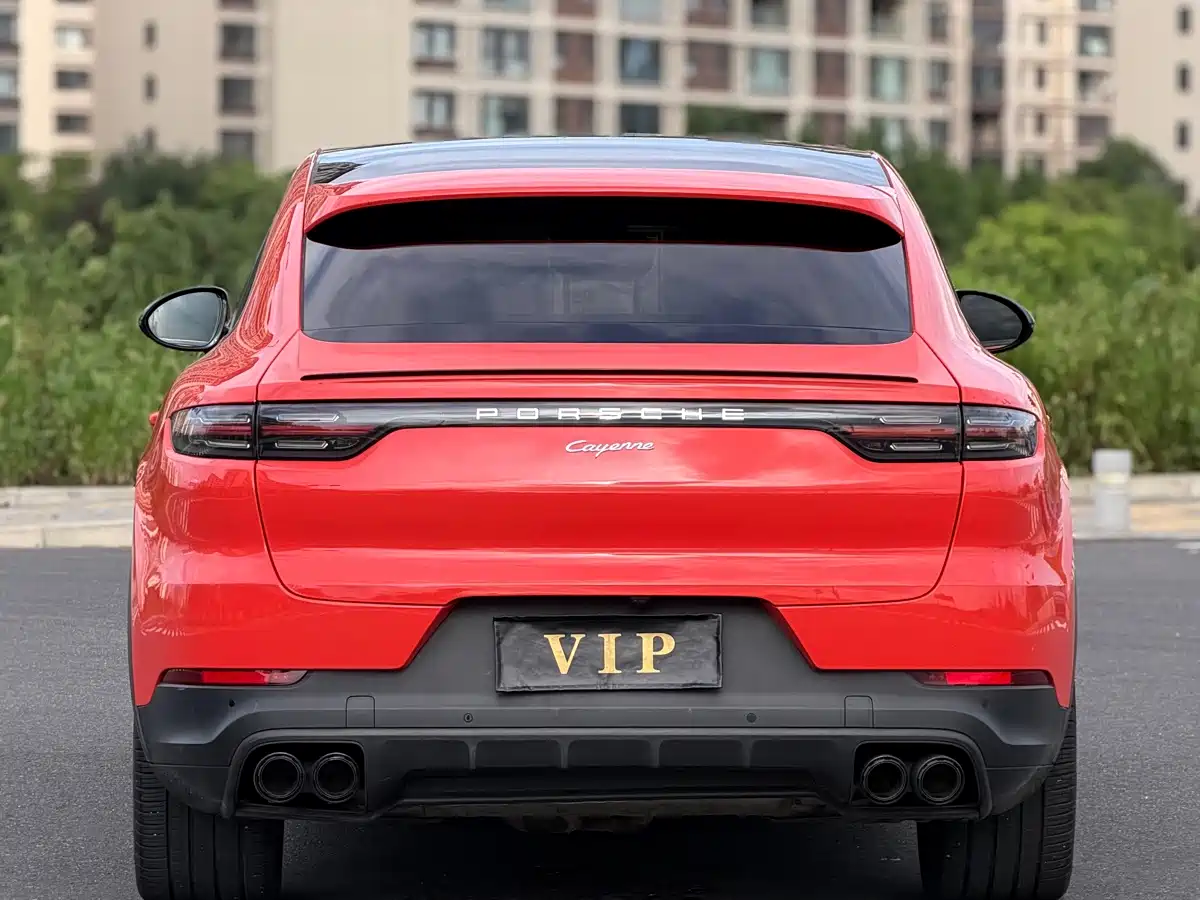 Photo 8 - Porsche Cayenne
