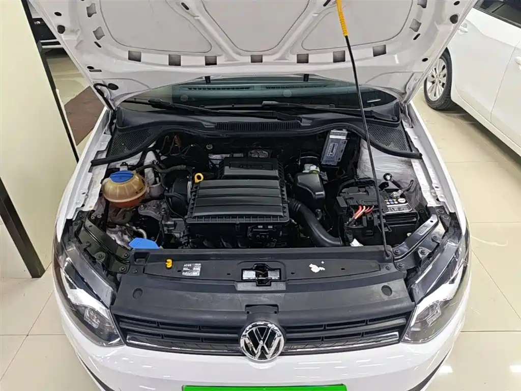 Volkswagen Polo 2016 1.4L Automatic Trend фото 20