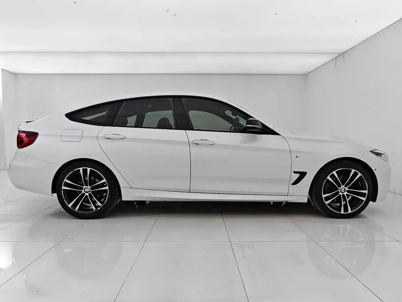 BMW 3 Series GT 2021 2020 320i M Sport Package