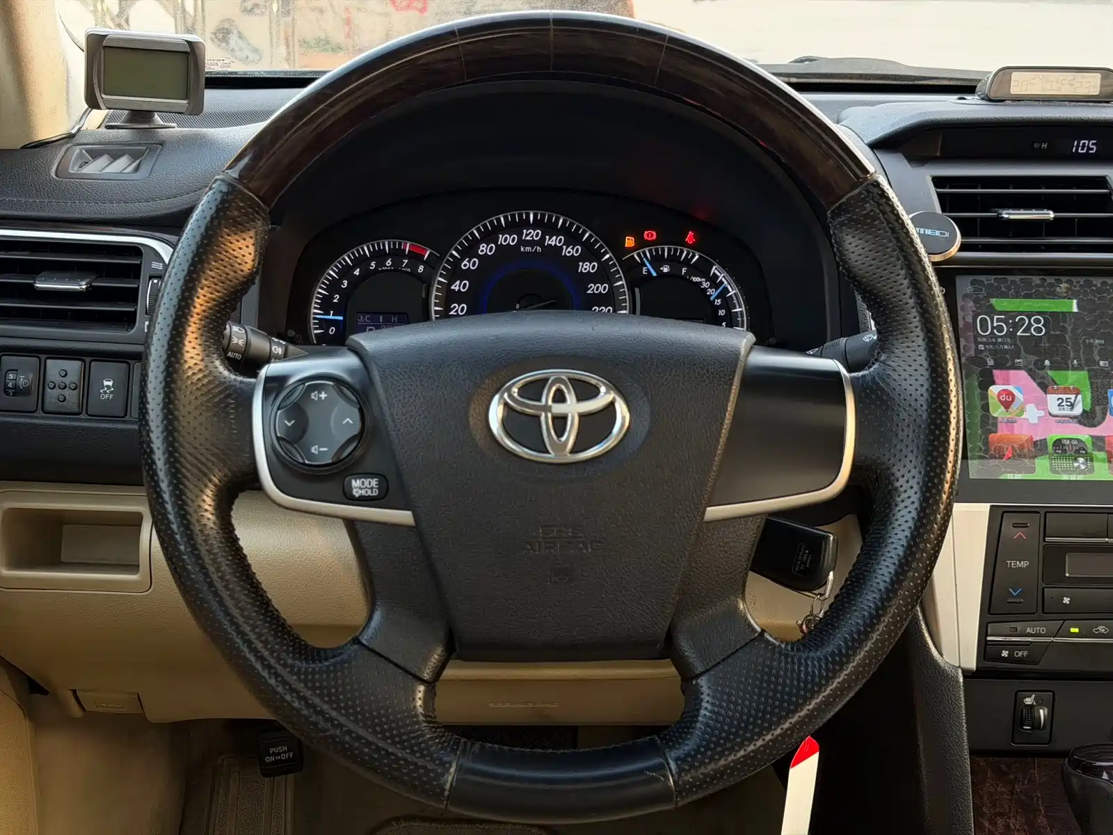 Фото 11 - Toyota Camry