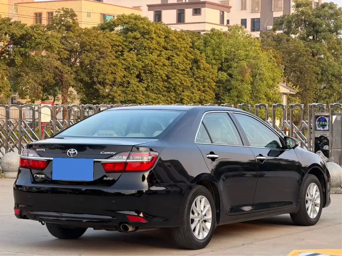 Фото 27 - Toyota Camry