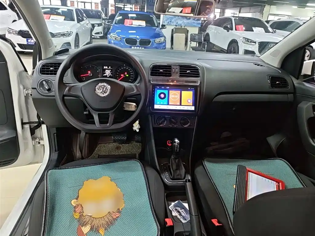 Volkswagen Polo 2016 1.4L Automatic Trend фото 10