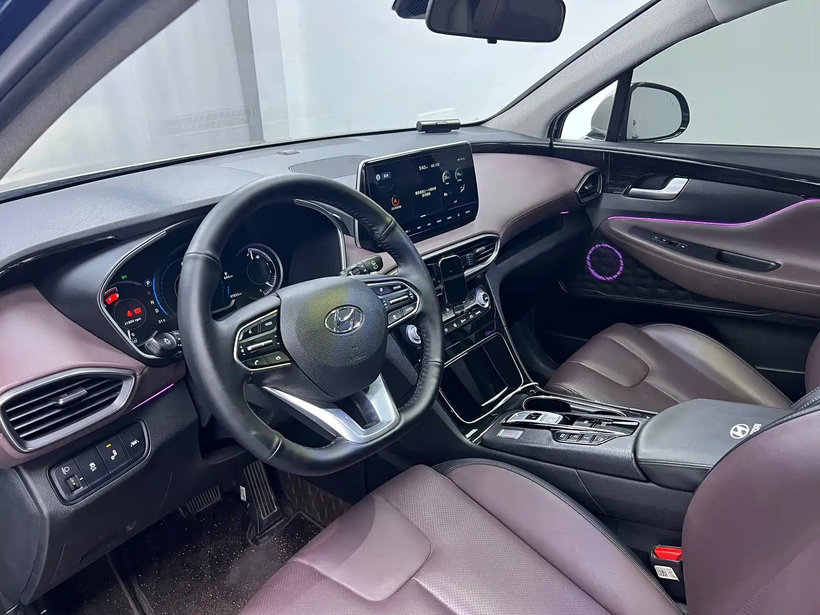Photo 4 - Hyundai Santa Fe
