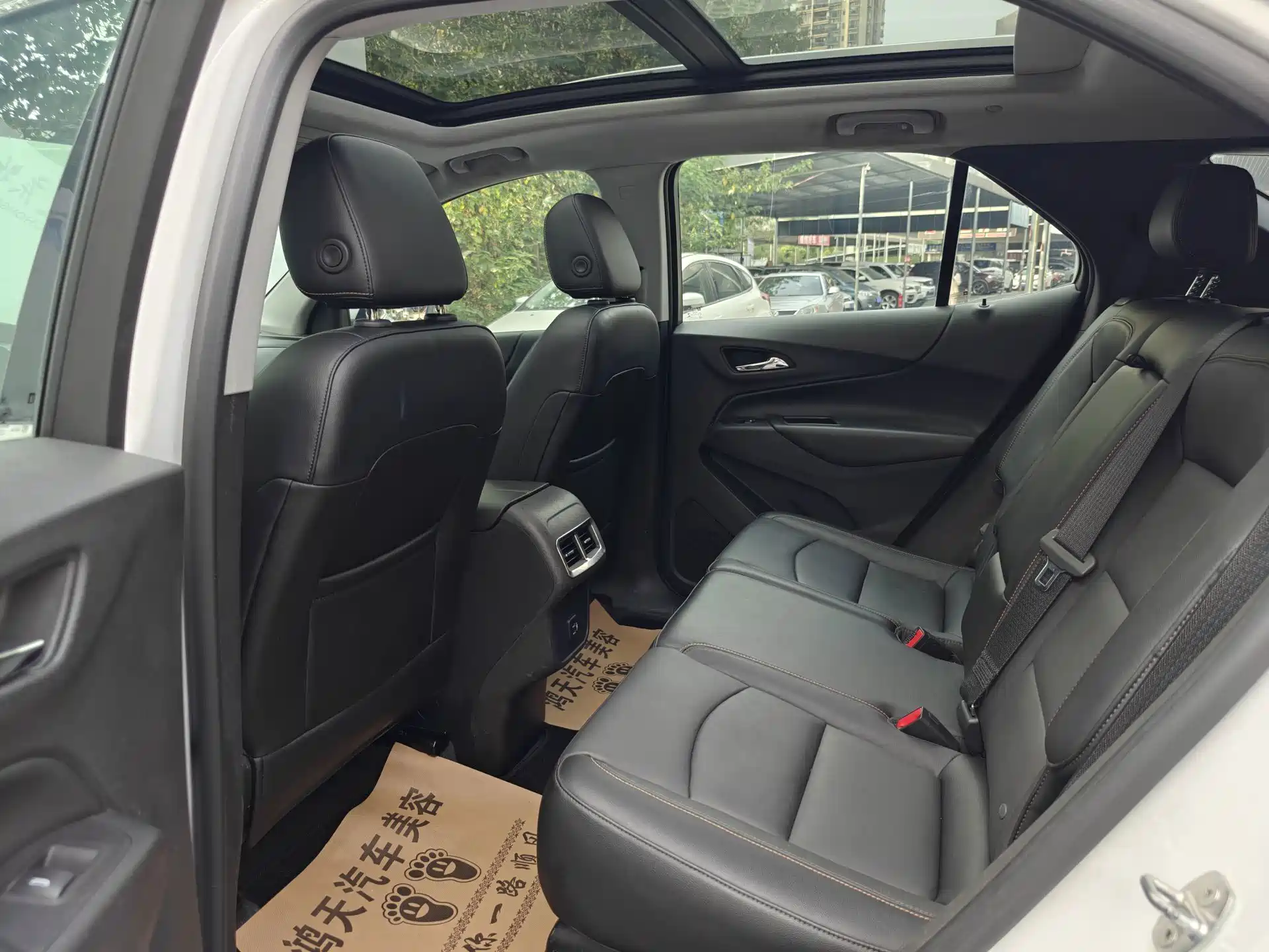 Фото 17 - Chevrolet Equinox