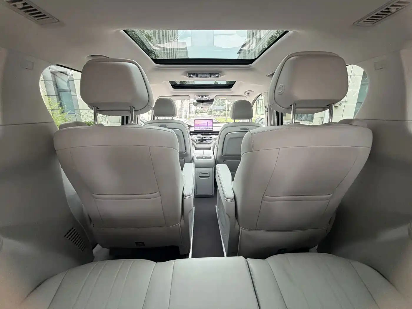 Roewe iMAX8 EV 2025 2026 1.5T DMH High-End Edition