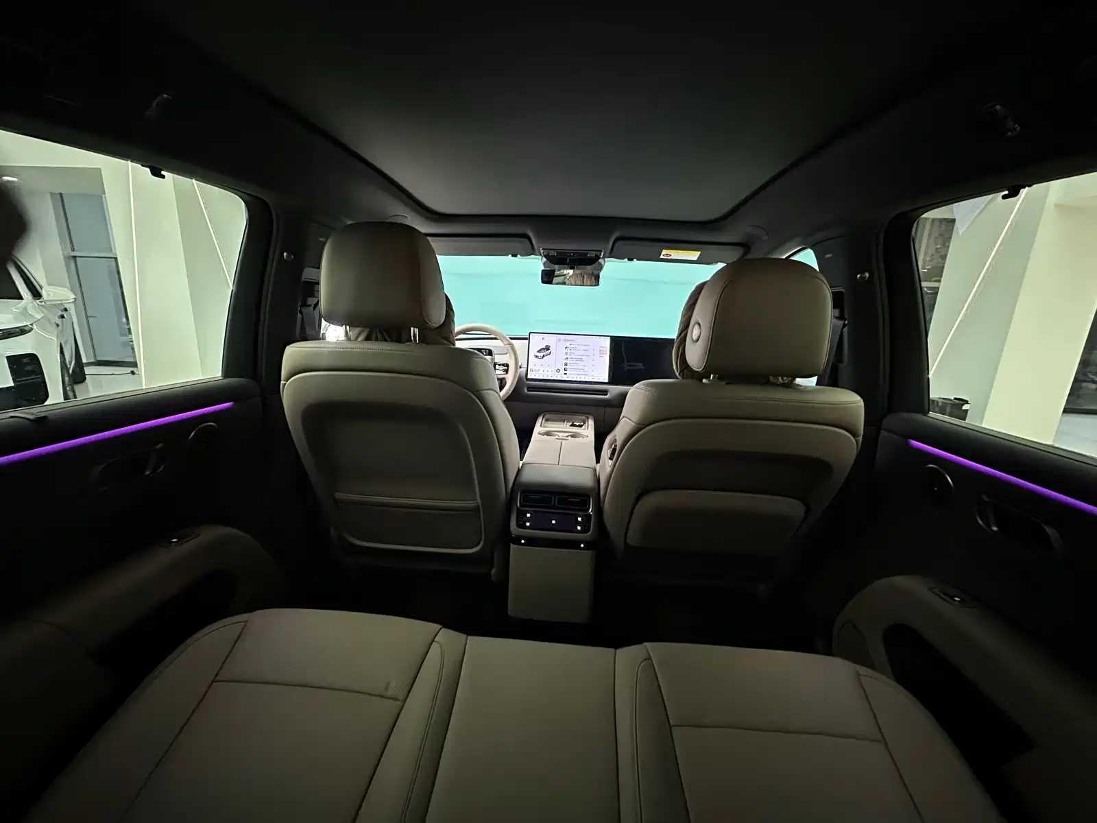 صورة 11 - Li Auto i6