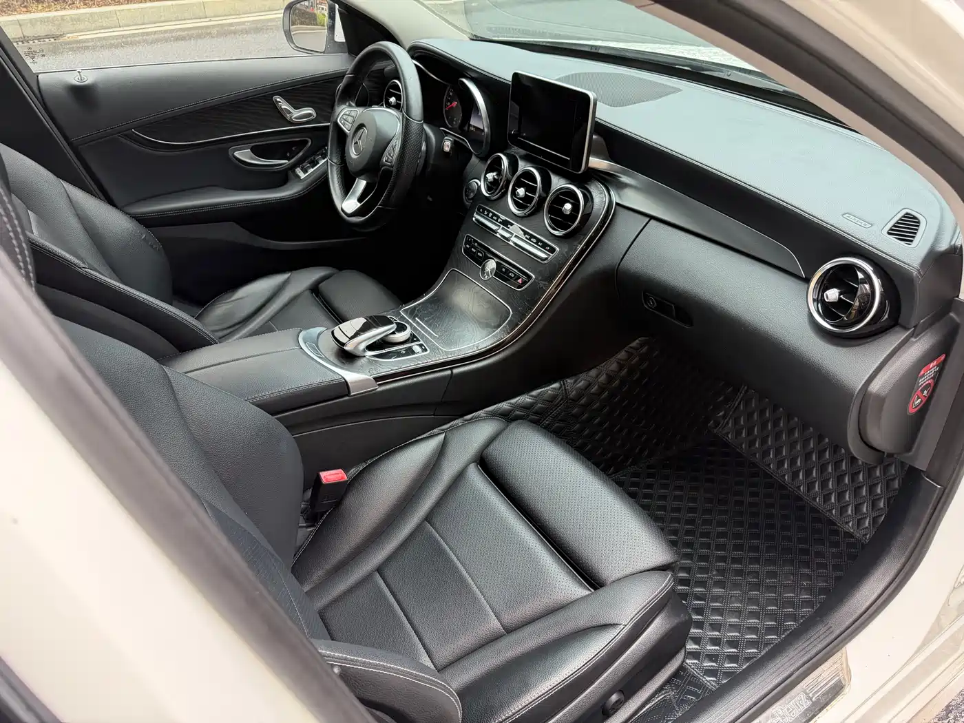 Mercedes-Benz C-Class 2017 Facelift C 180 L Fashion Sport Edition фото 13
