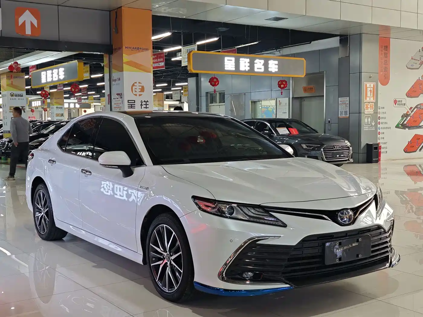 Toyota Camry 2021 Hybrid 2.5HG Luxury Edition фото 3