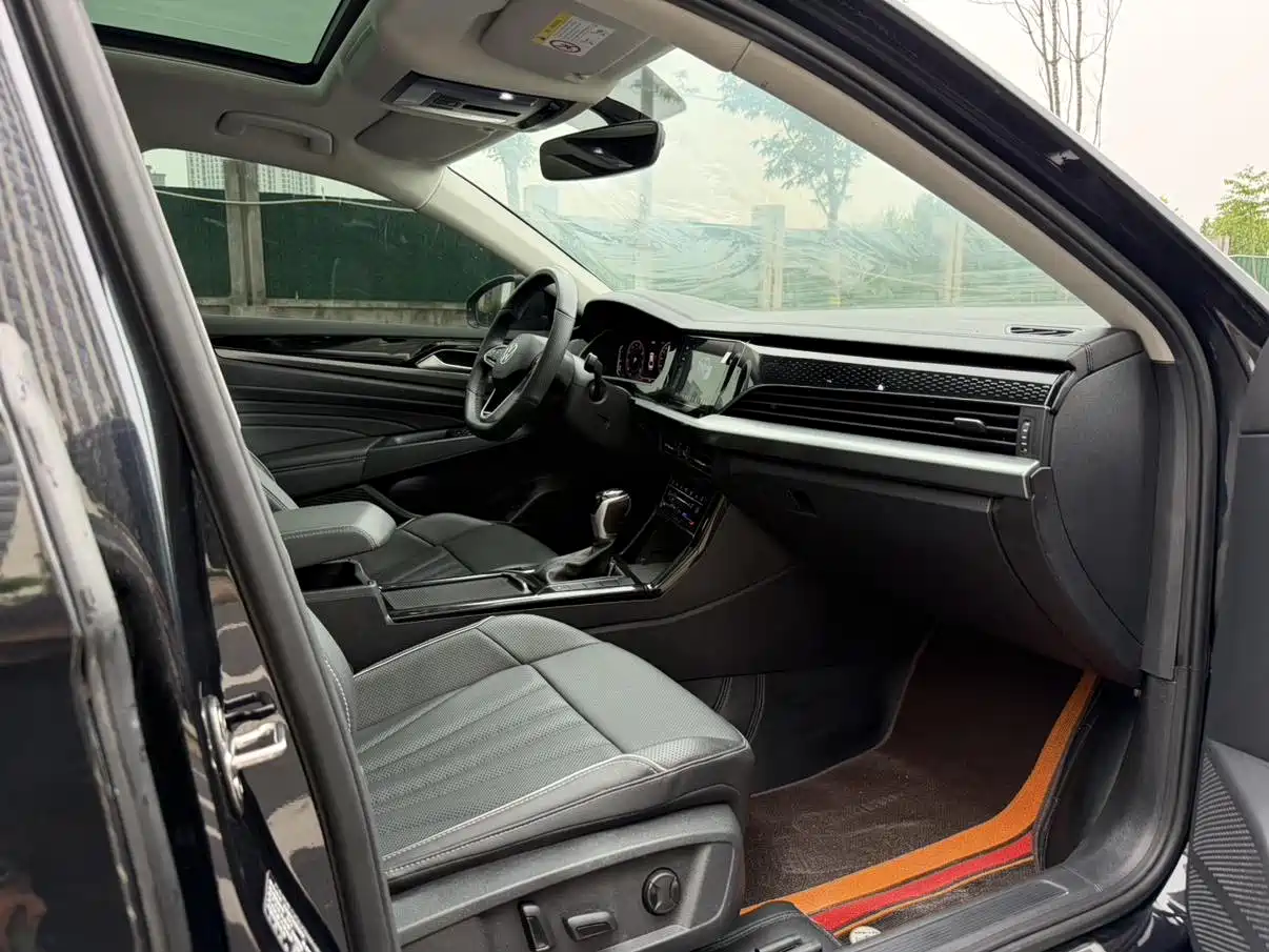 Volkswagen Passat 2024 380TSI Starlight Luxury Edition фото 15