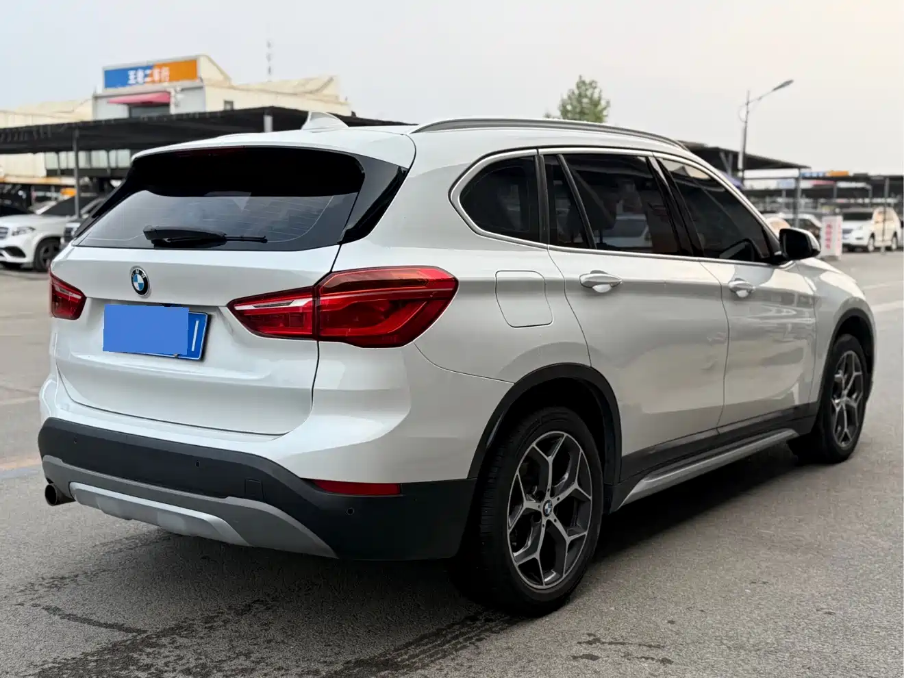 BMW X1 2018 sDrive18Li Premium Model фото 9