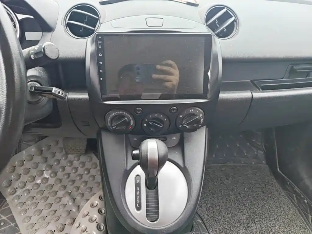Mazda 2 2015 2012 Hatchback Dynamic 1.5L Automatic Value Edition