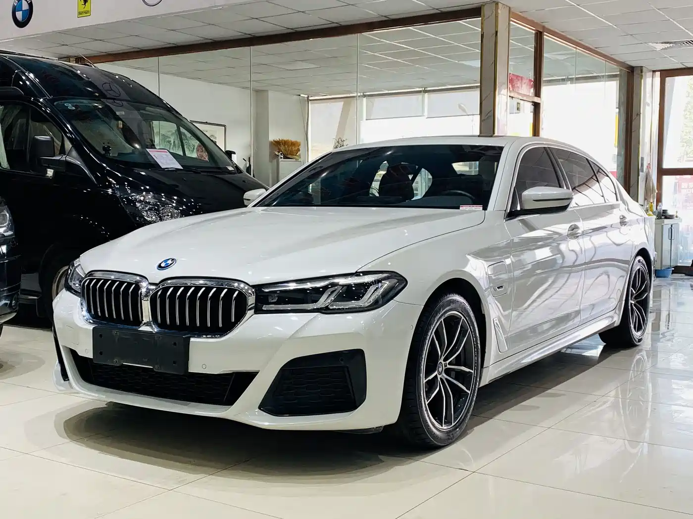 BMW 5 Series New Energy 2021 535Le M Sport Package