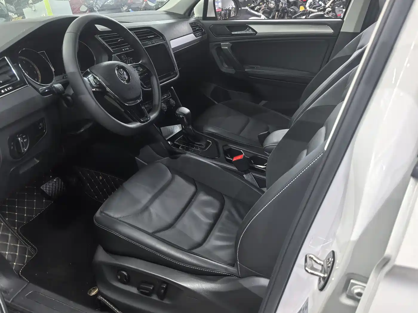 Volkswagen Tiguan L 2020 330TSI Auto 2WD Smart Luxury China VI фото 4
