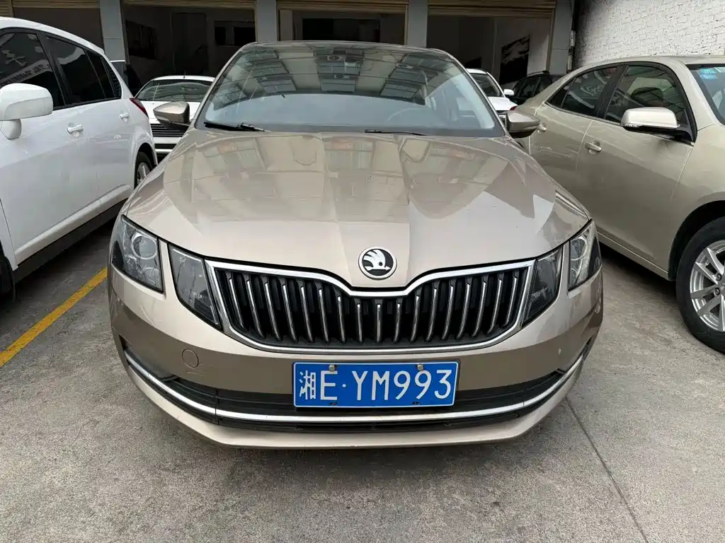 Фото 2 - Škoda Octavia