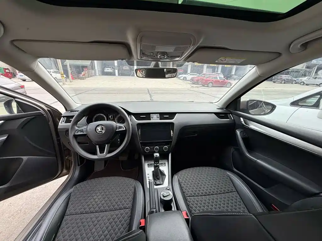 Фото 8 - Škoda Octavia