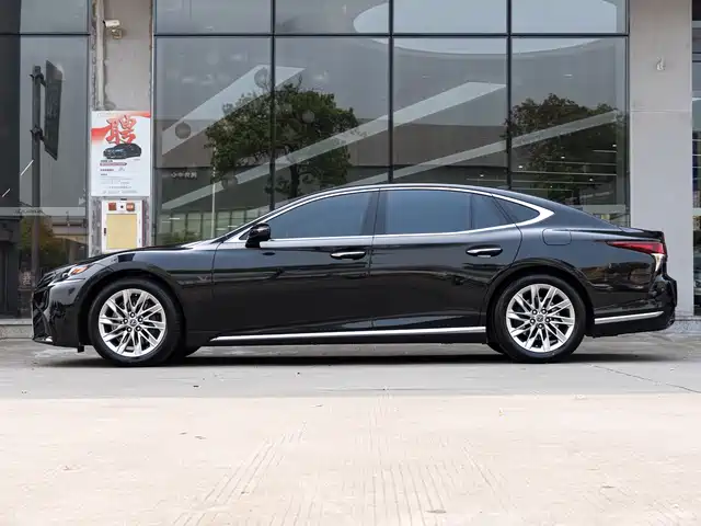 Lexus LS 2020 500h Luxury (China VI) — фото 4