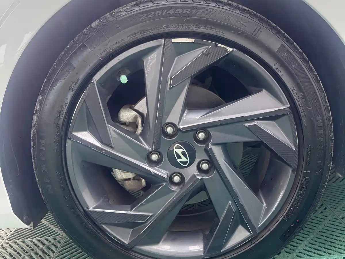 Hyundai Elantra 2023 Model 1.5L CVT LUX Premium Edition фото 25