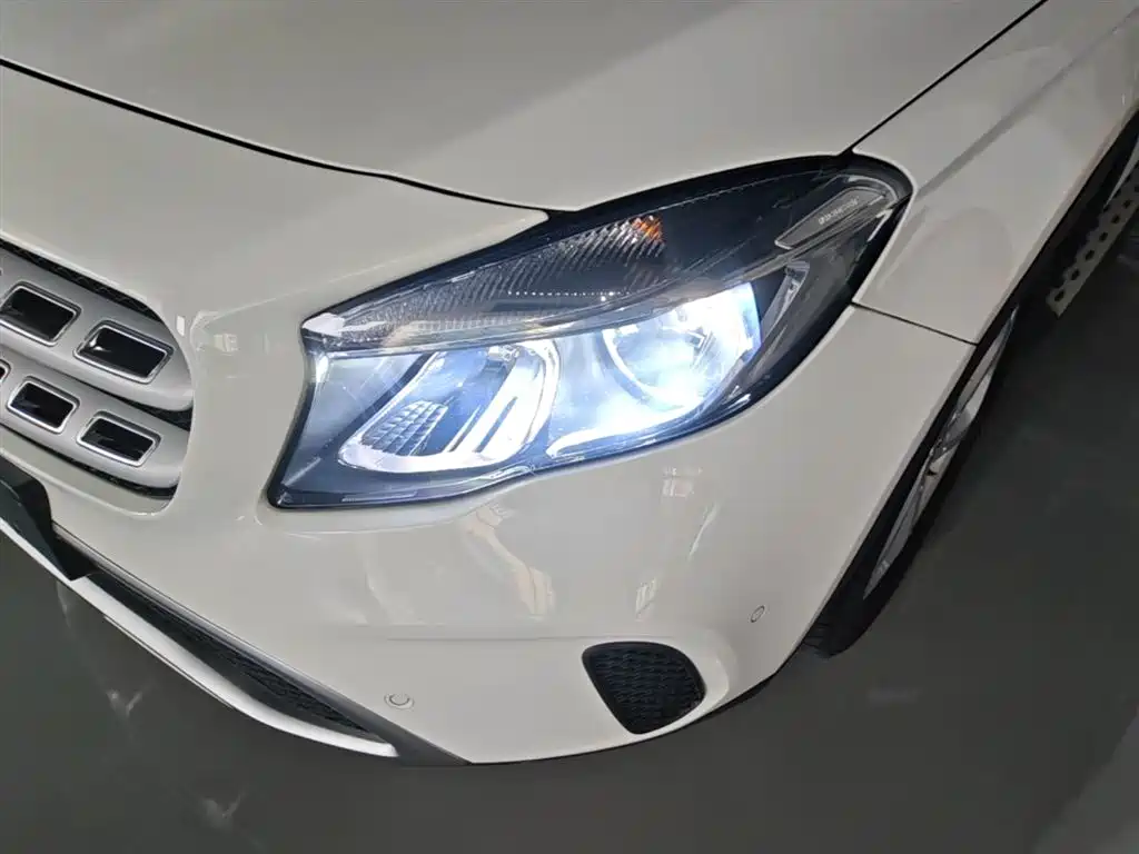 Mercedes-Benz GLA 2018 GLA 200 Dynamic фото 24