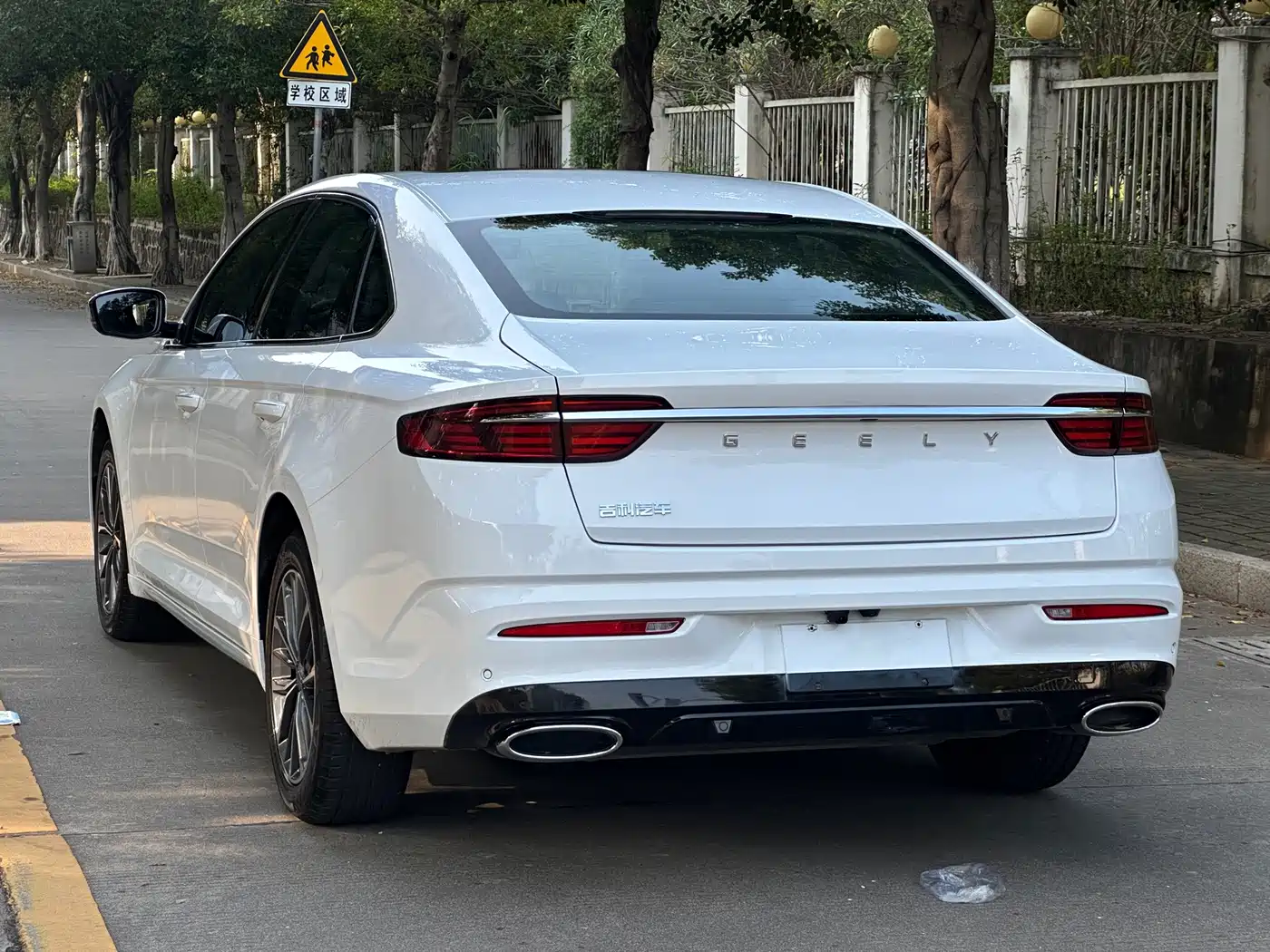 Фото 6 - Geely Preface