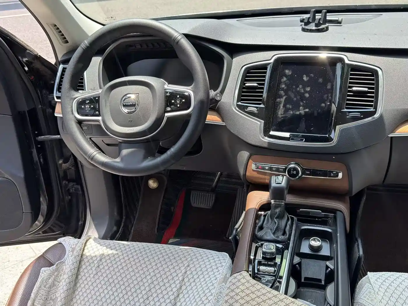 Фото 9 - Volvo XC90