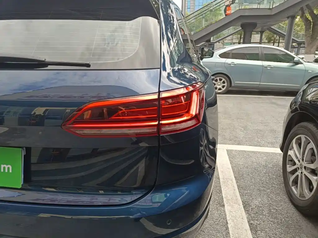 Фото 8 - Volkswagen Touareg