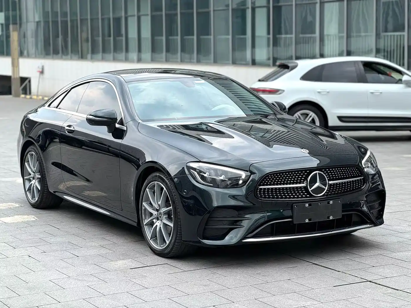 Mercedes-Benz E-Class (Import) 2023 E 260 Coupe фото 3