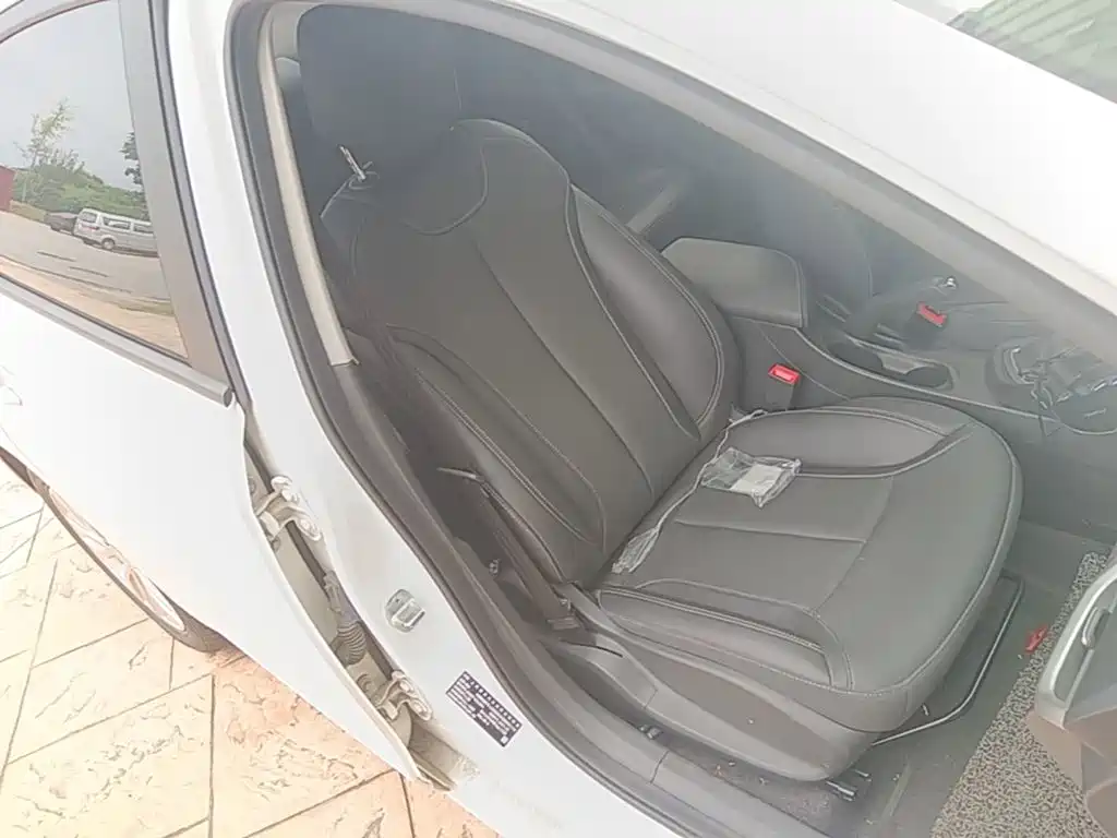 Фото 25 - Buick Excelle