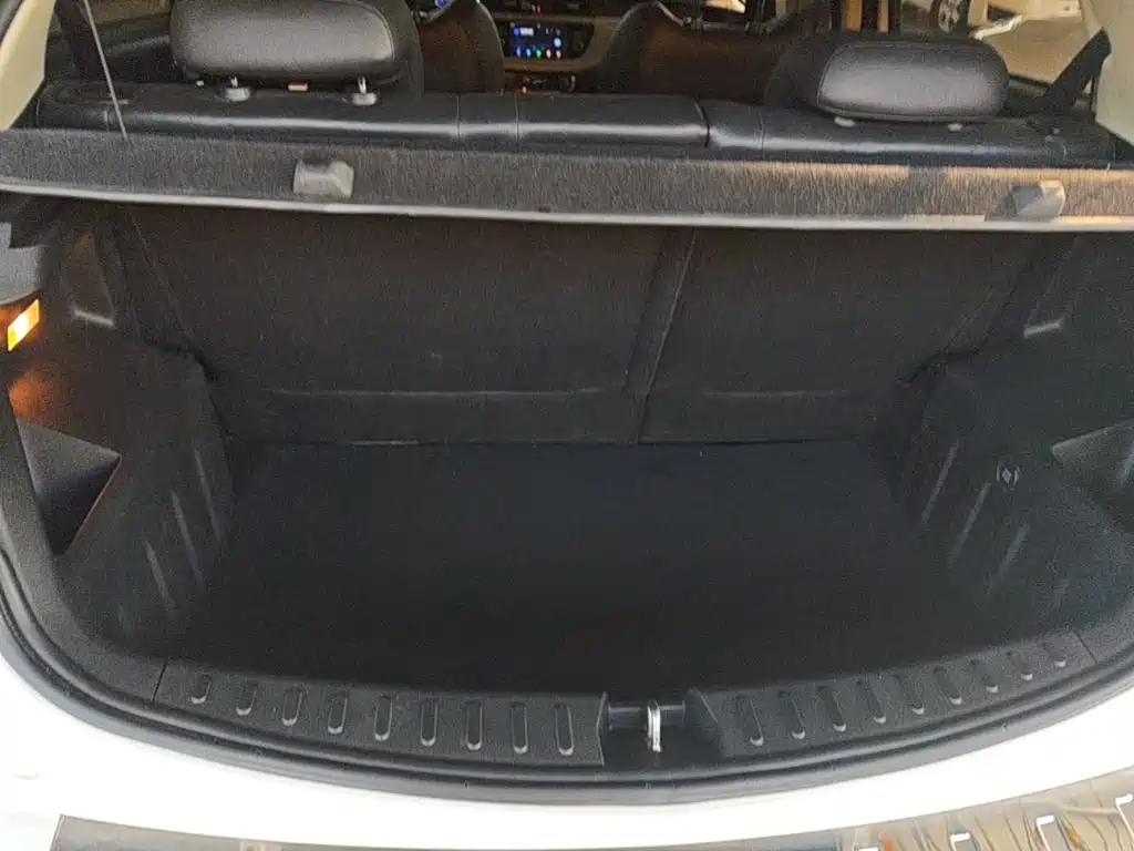 Фото 19 - Geely Vision X3
